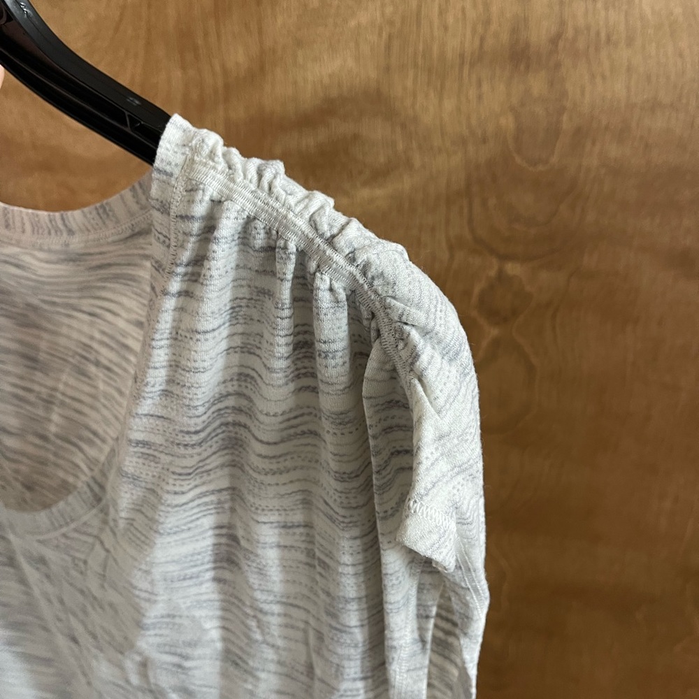 LuLulemon workout top - Picture 4 of 4